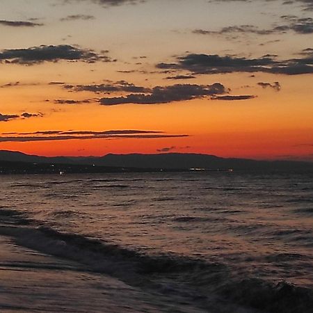 Costa Petra - Luxury Seaside Cottage With Garden - Vacation House For Families In Greece Nea Mesagkala Ngoại thất bức ảnh