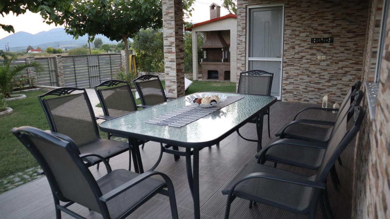 Costa Petra - Luxury Seaside Cottage With Garden - Vacation House For Families In Greece Nea Mesagkala Ngoại thất bức ảnh