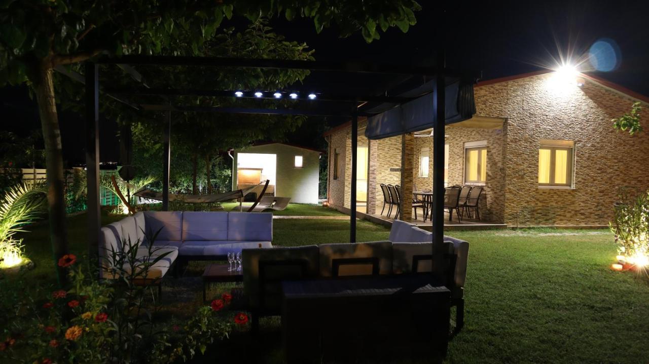 Costa Petra - Luxury Seaside Cottage With Garden - Vacation House For Families In Greece Nea Mesagkala Ngoại thất bức ảnh